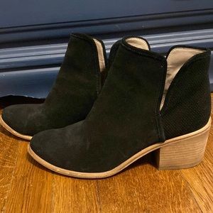 Hinge booties